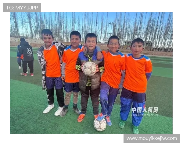 足球明星走进新疆乡村与儿童亲密互动传递足球梦想与希望